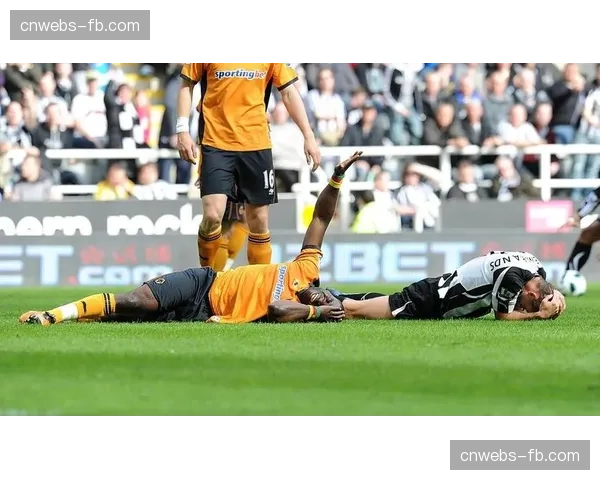 战术前瞻：狼队新帅被曝在训练中重点演练边路四人小组局部配合。