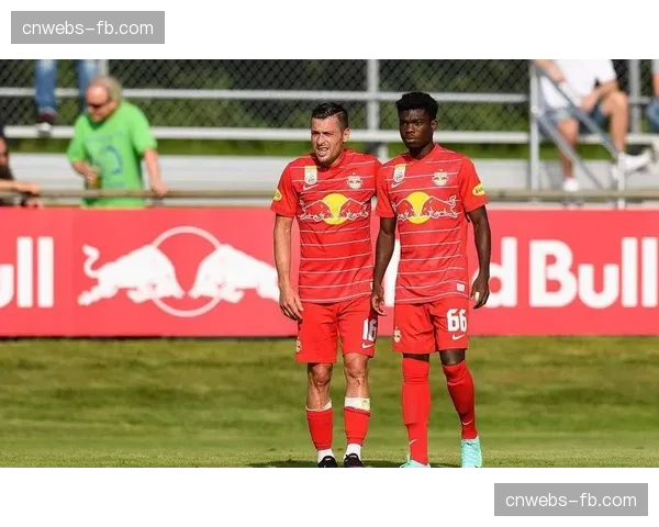 赛后通讯：弗赖堡主场庆典，纪念俱乐部历史性闯入欧联杯八强