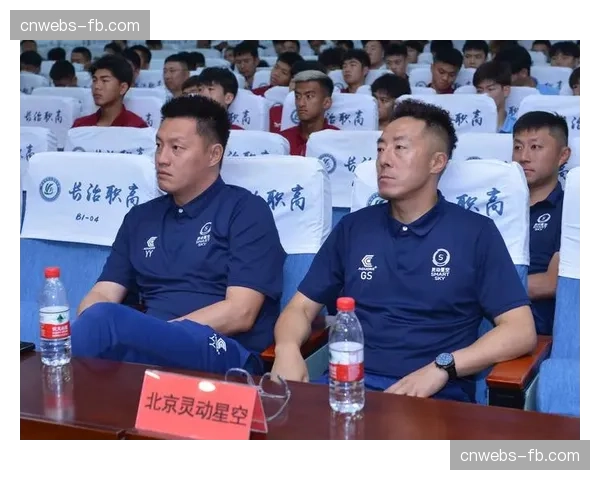 侧记：波鸿更衣室赛前动员，队长洛西利亚讲话激励全队