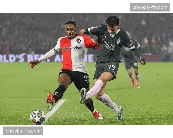 荷兰杯半决赛突发:费耶诺德球员与客队球迷发生冲突,比赛中断15分钟 荷兰杯半决赛突发:费耶诺德球员与客队球迷发生冲突,比赛中断15分钟