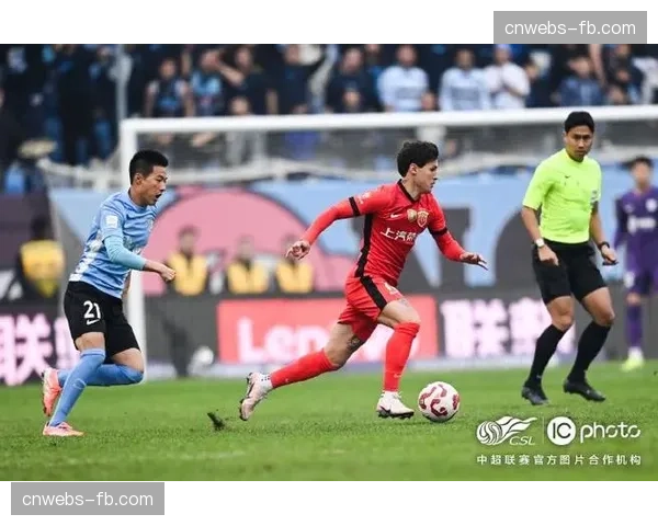 特写：奥斯卡主罚任意球前，海港全队默契布置人墙